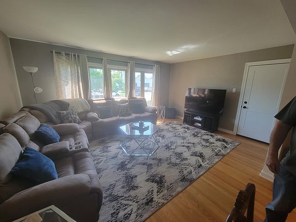 2nd image of 6037 N Sauganash Ave #1