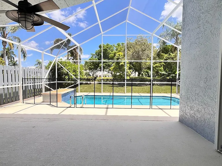 1627 Oak Berry Cir — Photo 29