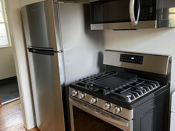 2nd image of 1110 W Wayne St APT C