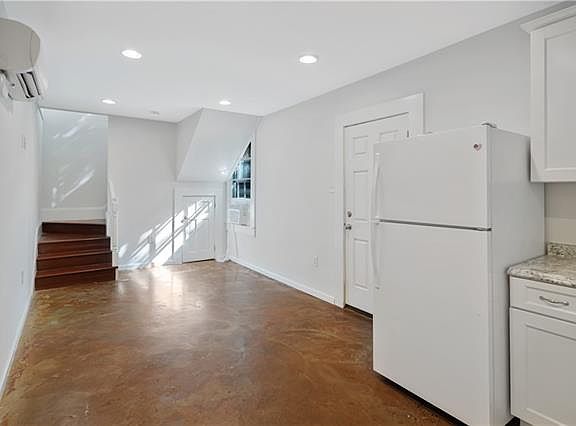 4th image of 1235 Saint Andrew St APT H