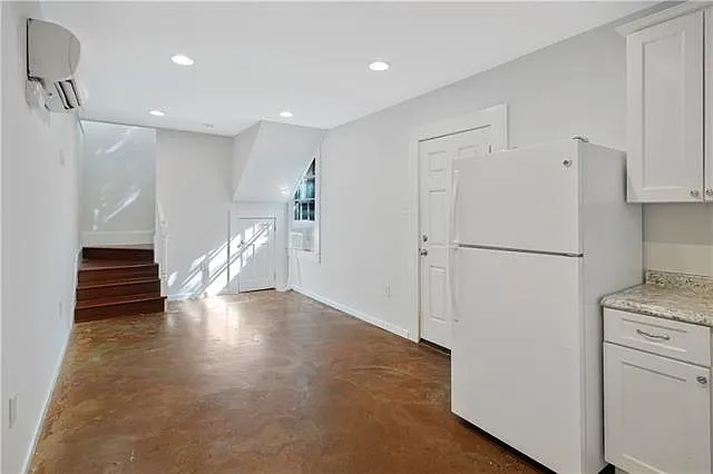 1235 Saint Andrew St #H — Photo 4