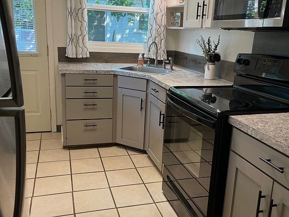 4th image of 1420 E 12th St #2