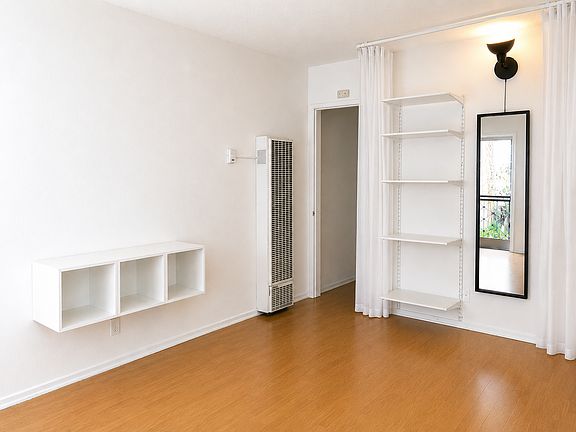 3rd image of 1626 Barry Ave APT 2