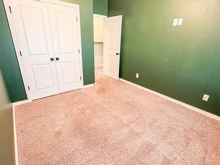 701 Juniper Dr — Photo 8