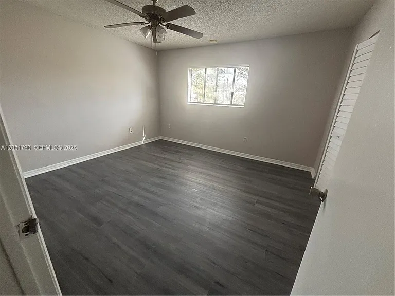 323 Palm Cir E — Photo 9