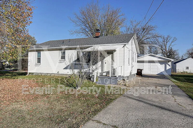 3 bed, 1.0 bath, 864 sqft, $1,390 — Photo 2