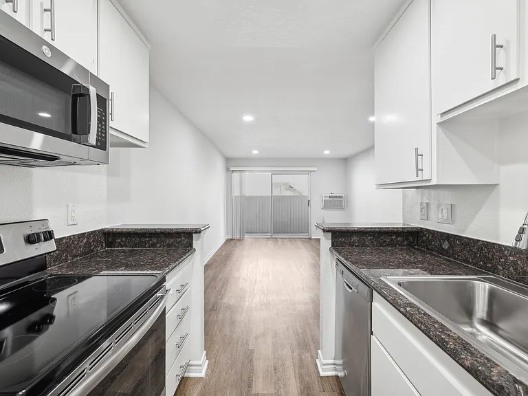 Woodbriar Apartments — Photo 37