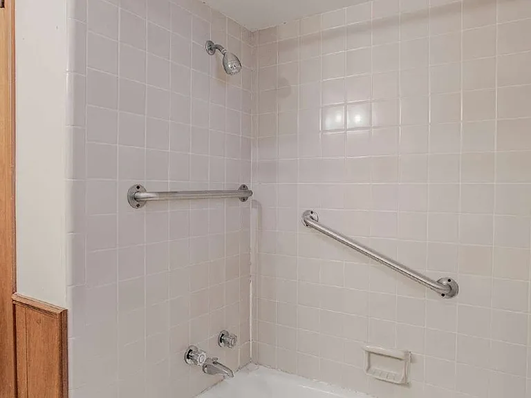 1101 SW 72nd St — Photo 10