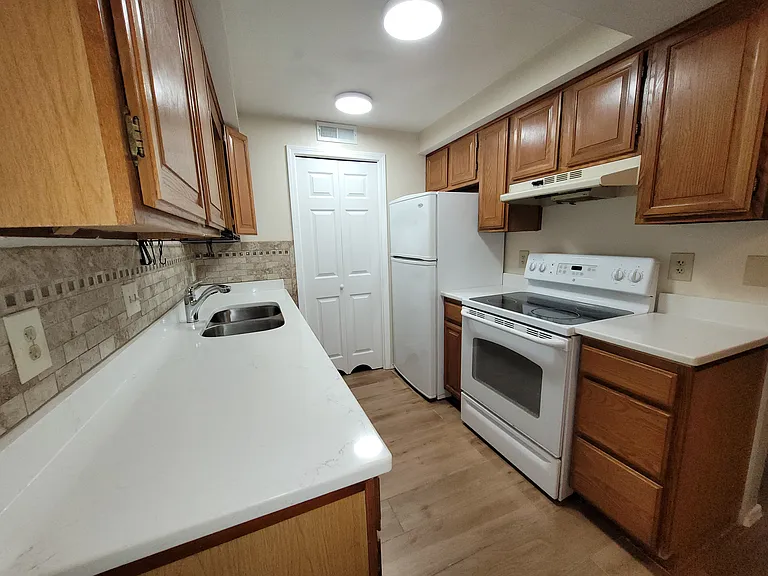 11130 Stratford Dr #315 — Photo 5