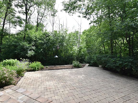 3rd image of 5120 S La Salle Dr