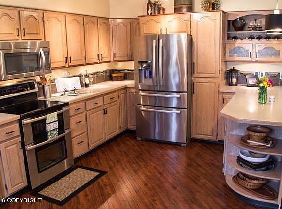 5th image of 390 Jeanne Dr