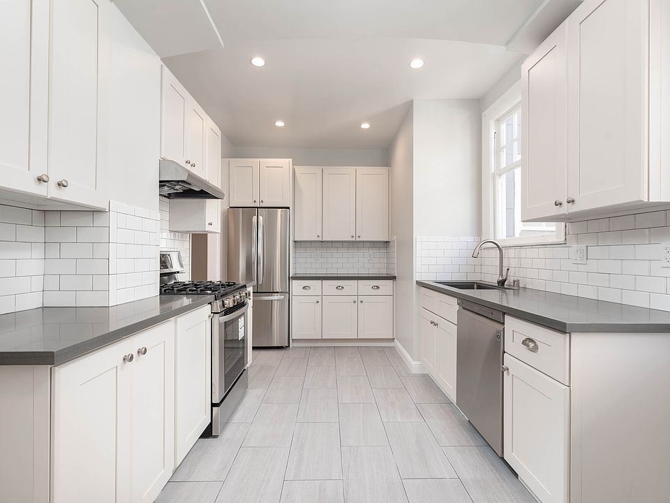 1st image of 1842 Jefferson St APT 205