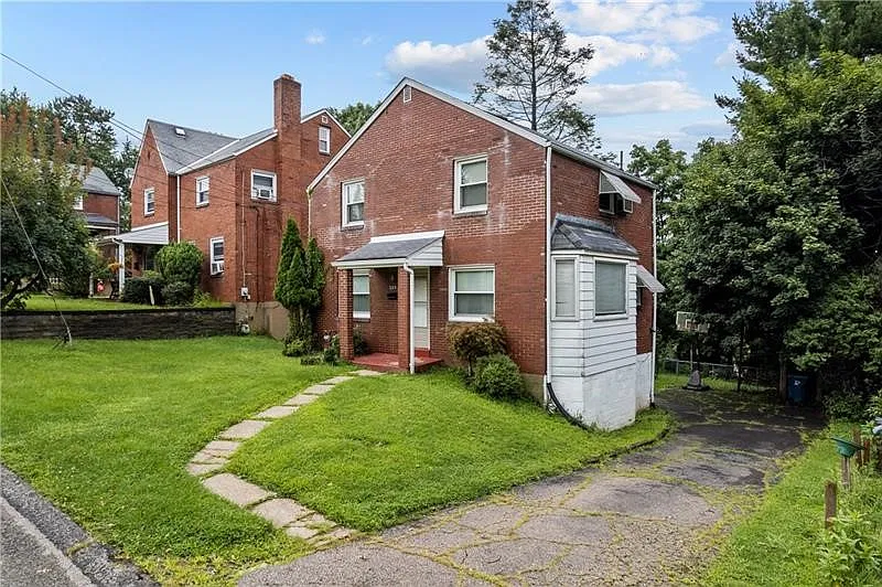 3 bed, 1.5 bath, 1283 sqft, $149,999 — Photo 2