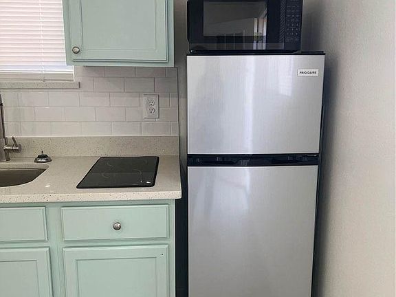 Fridge and microwave Included