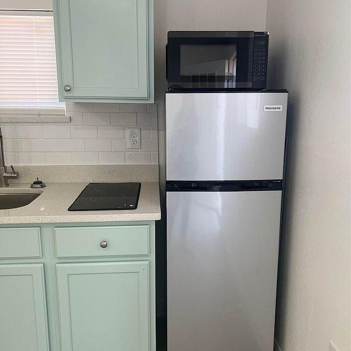 Fridge and microwave Included