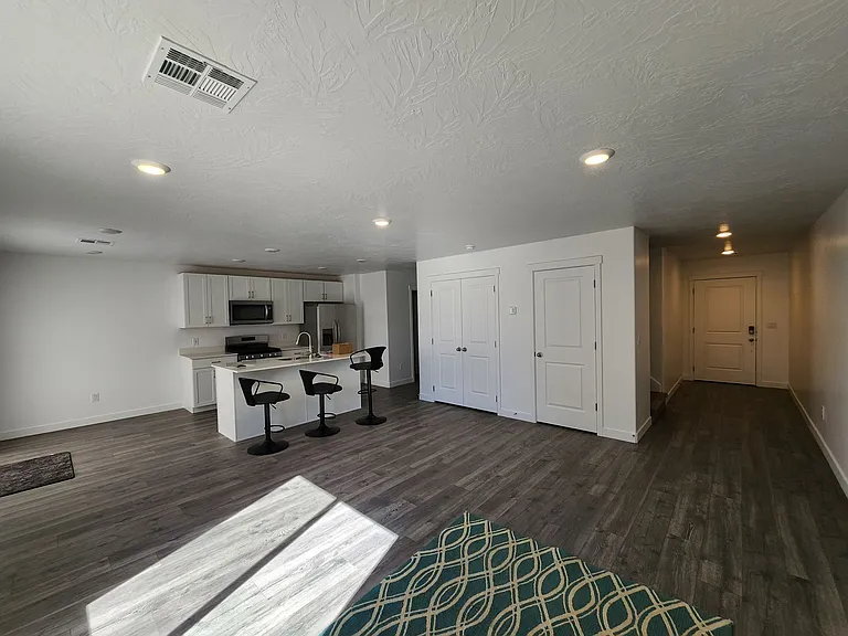 379 N 2050 W — Photo 15