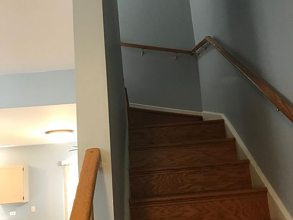 3rd image of 1216 N Village Dr