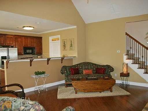 3rd image of 175 Greenview Dr
