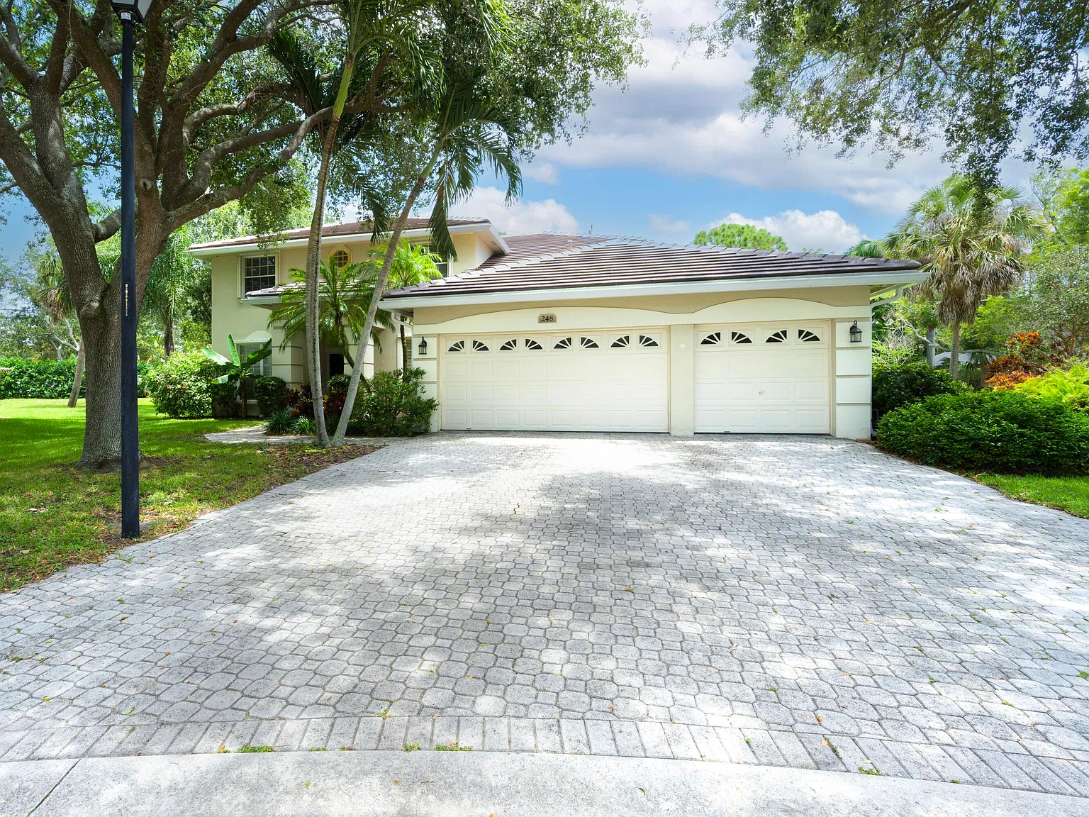 5 bed, 2.5 bath, 3231 sqft, $6,000 — Photo 3