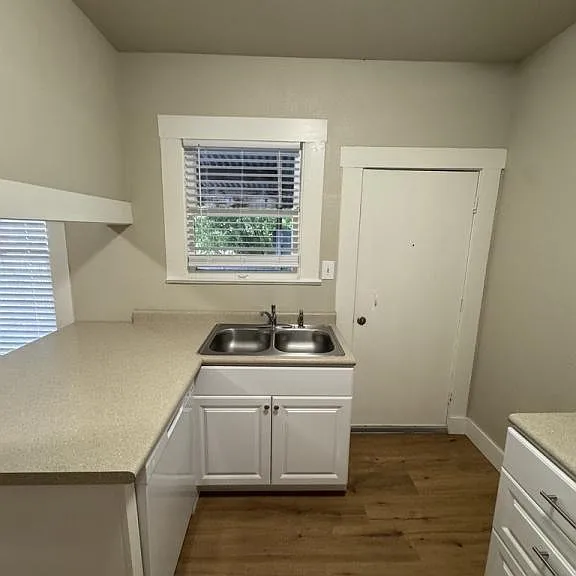 1811 McKinley Ave — Photo 9
