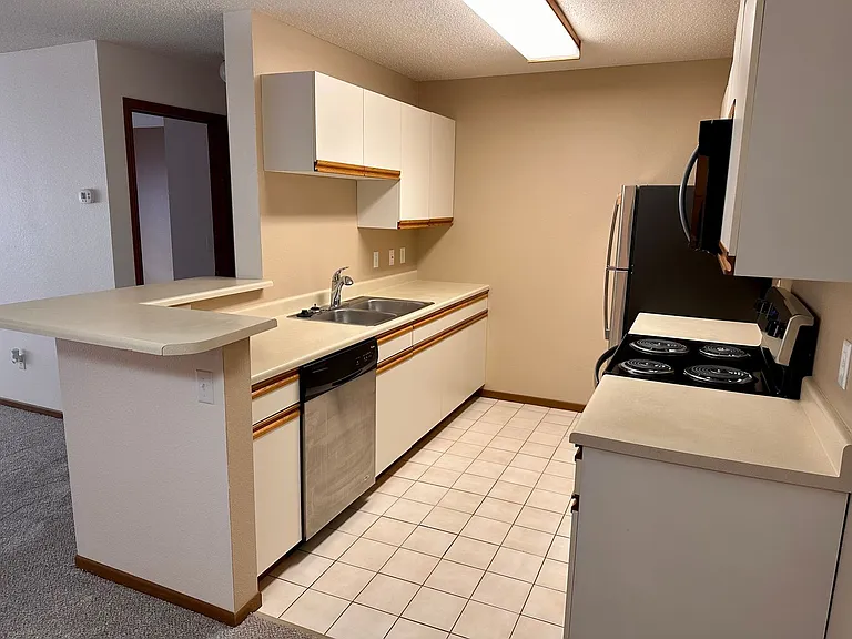 Park Avenue Apartments — Photo 30