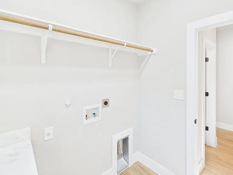 110 Parlin Ln — Photo 32