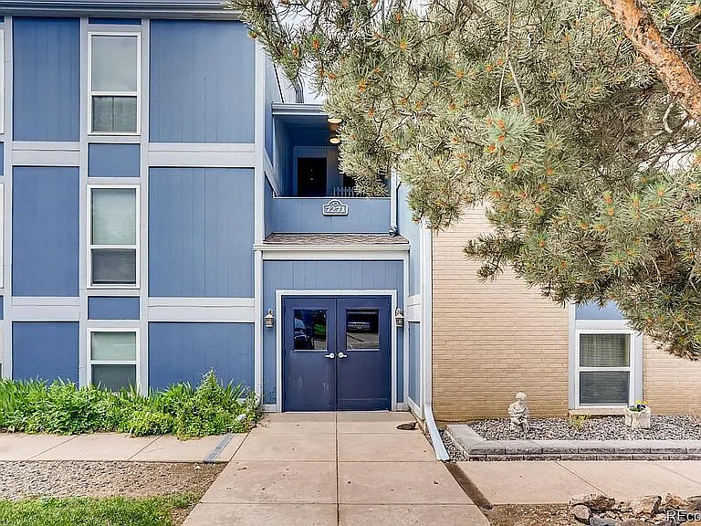 7271 S Xenia Cir #B — Photo 2