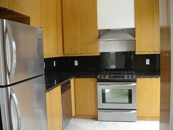 4th image of 349 Madeira Ave