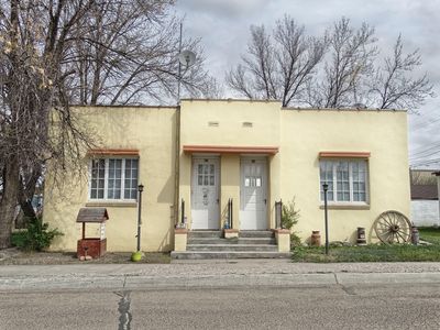 112 5th St W, Chinook, MT, 59523