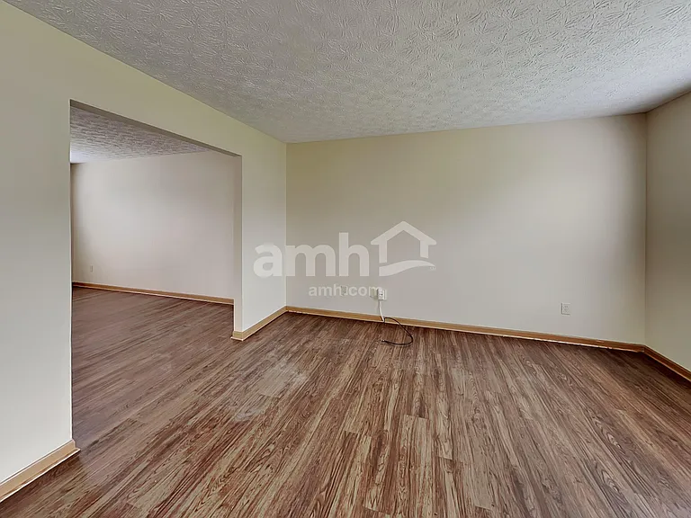452 Crestmoore Dr — Photo 10