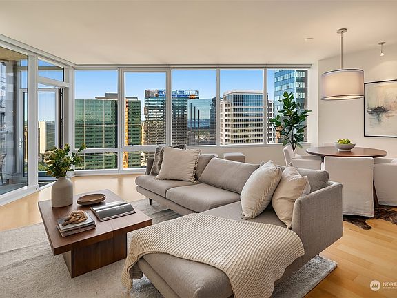 4th image of 10700 NE 4th Street #2806