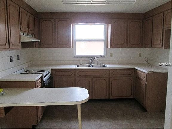 5th image of 122 Woodrose Way