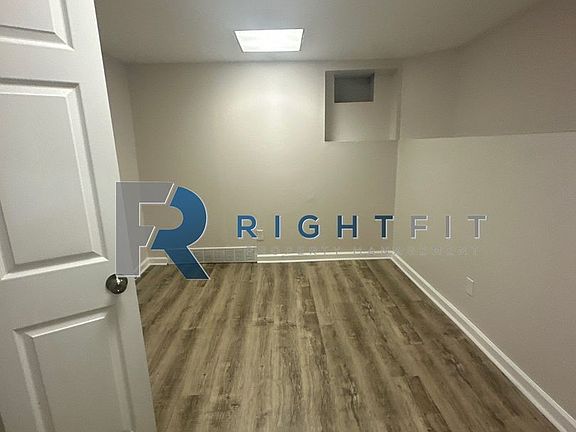 4th image of 1307 Young St
