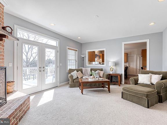 4th image of 10925 Falls Rd