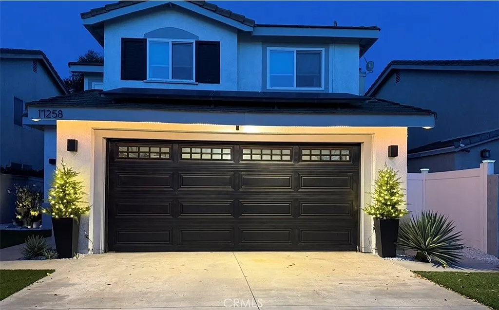 3 bed, 2.5 bath, 1750 sqft, $3,900 — Photo 1