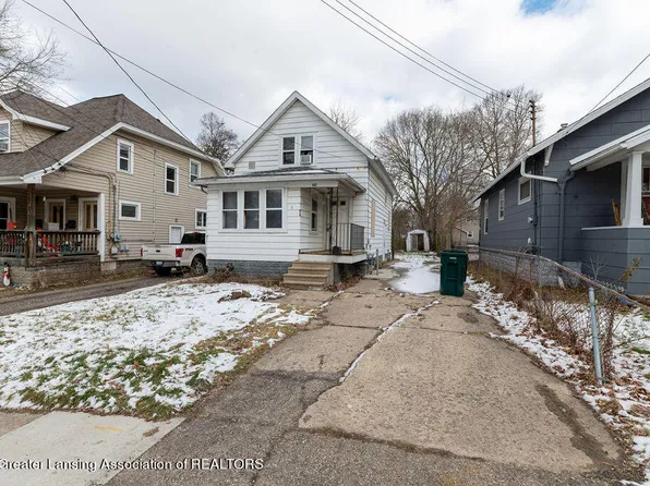 1037 Dakin St, Lansing, MI 48912