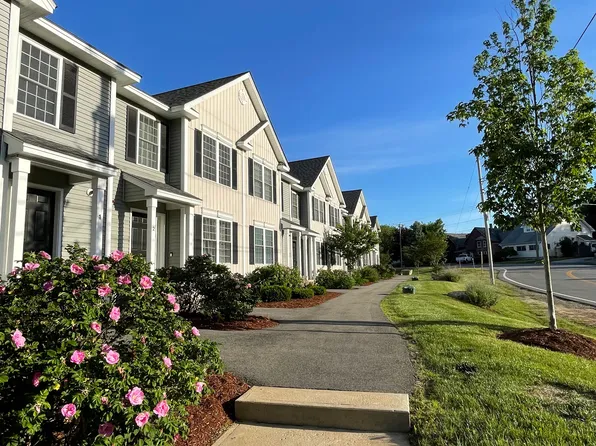 30 Brook St #5, Derry, NH 03038