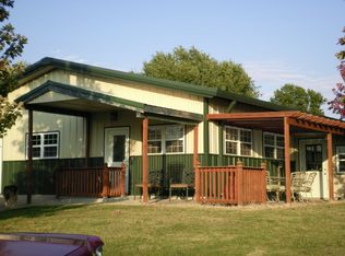 180 N Country Club Rd, Chanute, KS 66720