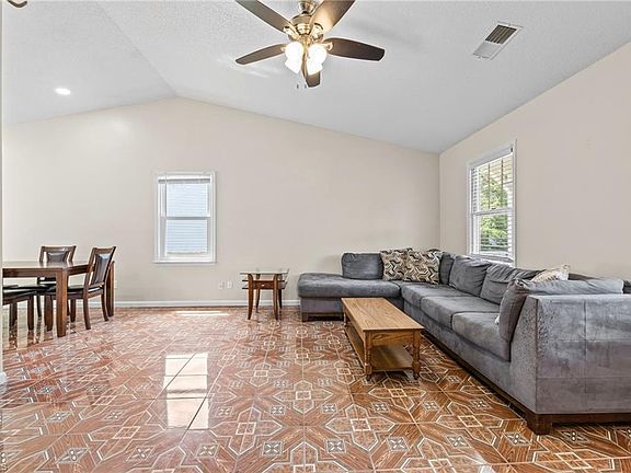 4th image of 3403 Argyle Ln