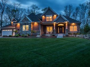 20 Hollows Ct, Le Claire, IA 52753