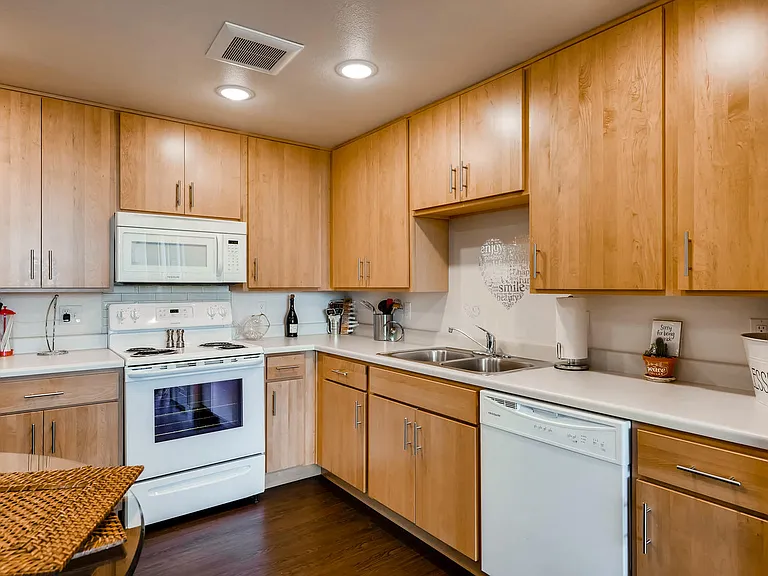 Broadway Lofts | Englewood, CO Apartments