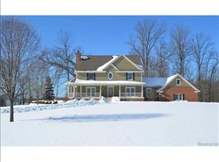 9185 Crockett Farm Rd, South Lyon, MI 48178