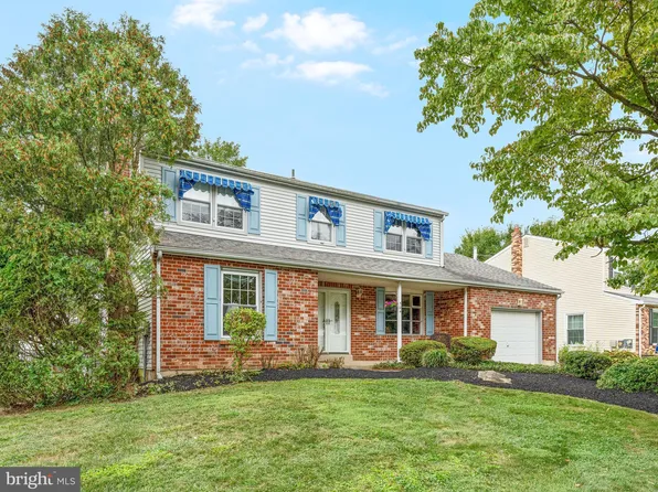 504 Camelot Dr, Brookhaven, PA 19015