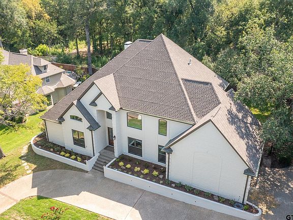 2nd image of 831 Blenheim Pl