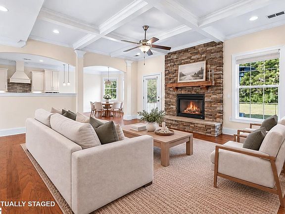 3rd image of 5 Lakeway Pl