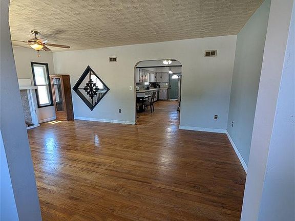 3rd image of 302 Jirdon Ave