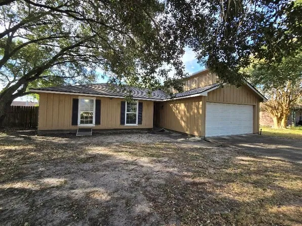 2410 Daffodil St, Highlands, TX 77562