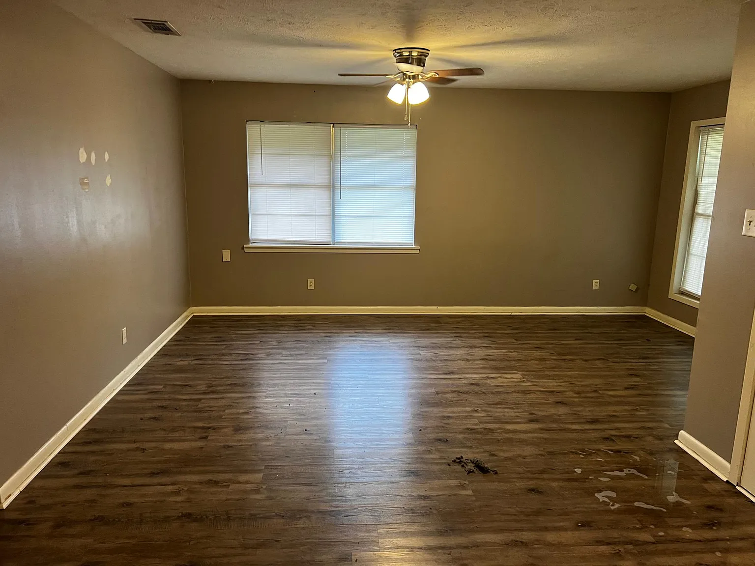 704 Highpoint Dr — Photo 3