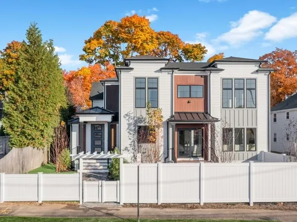 32 Lincoln St #32, Needham, MA 02492