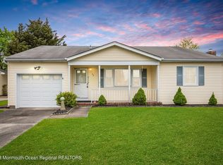 35 Norfolk Dr, Toms River, NJ 08757